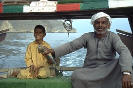 Dhaufahrt durch Musndams Fjorde